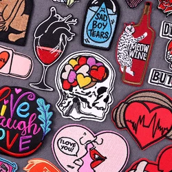 Parche bordado termoadhesivo cerebro amor corazón y beso Hip Hop