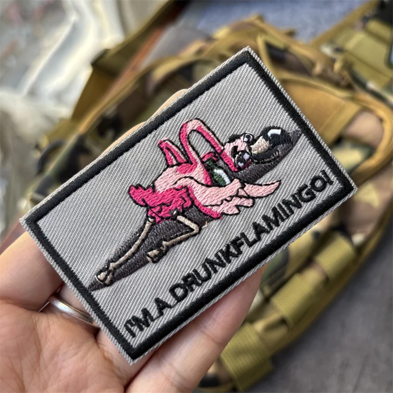 Insignia de moral táctica "¡Soy un flamenco borracho!" Parche bordado para ropa, parches con gancho, pegatinas para mochila, brazalete - imagen 2