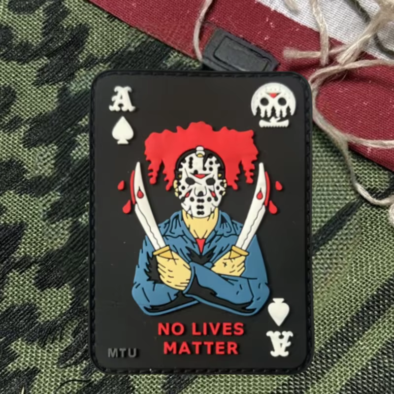 Parche táctico PVC calavera cuchillos – Insignia moral velcro - imagen 2