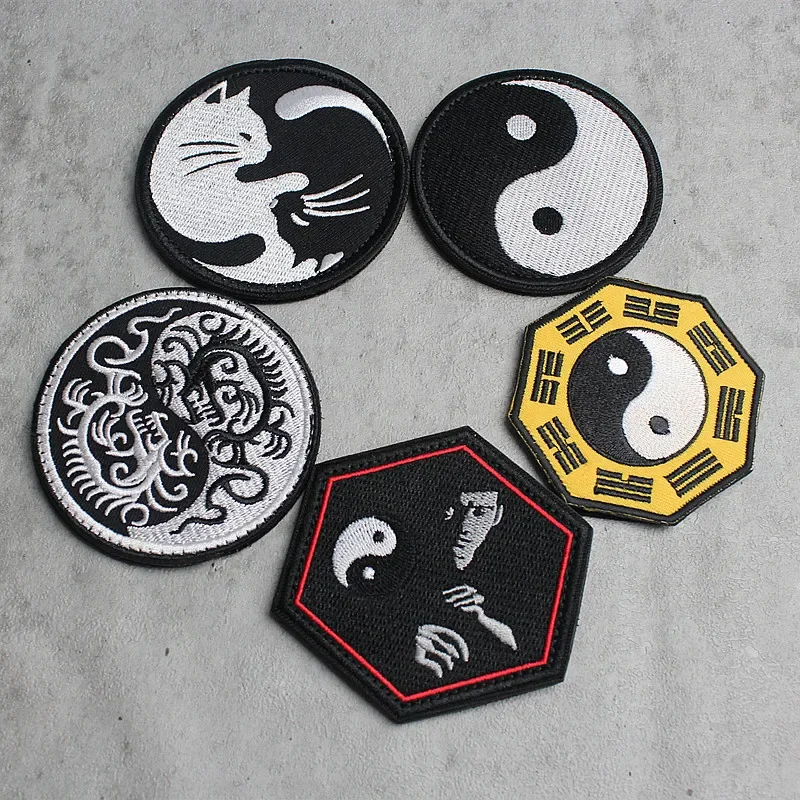 Parches bordados de velcro en la ropa, insignias de gato blanco y negro, Tai Chi, Yin Yang, pegatinas decorativas, brazalete de moral de Kung Fu