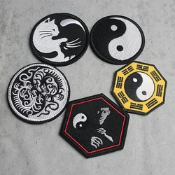 Parches bordados de velcro en la ropa, insignias de gato blanco y negro, Tai Chi, Yin Yang, pegatinas decorativas, brazalete de moral de Kung Fu