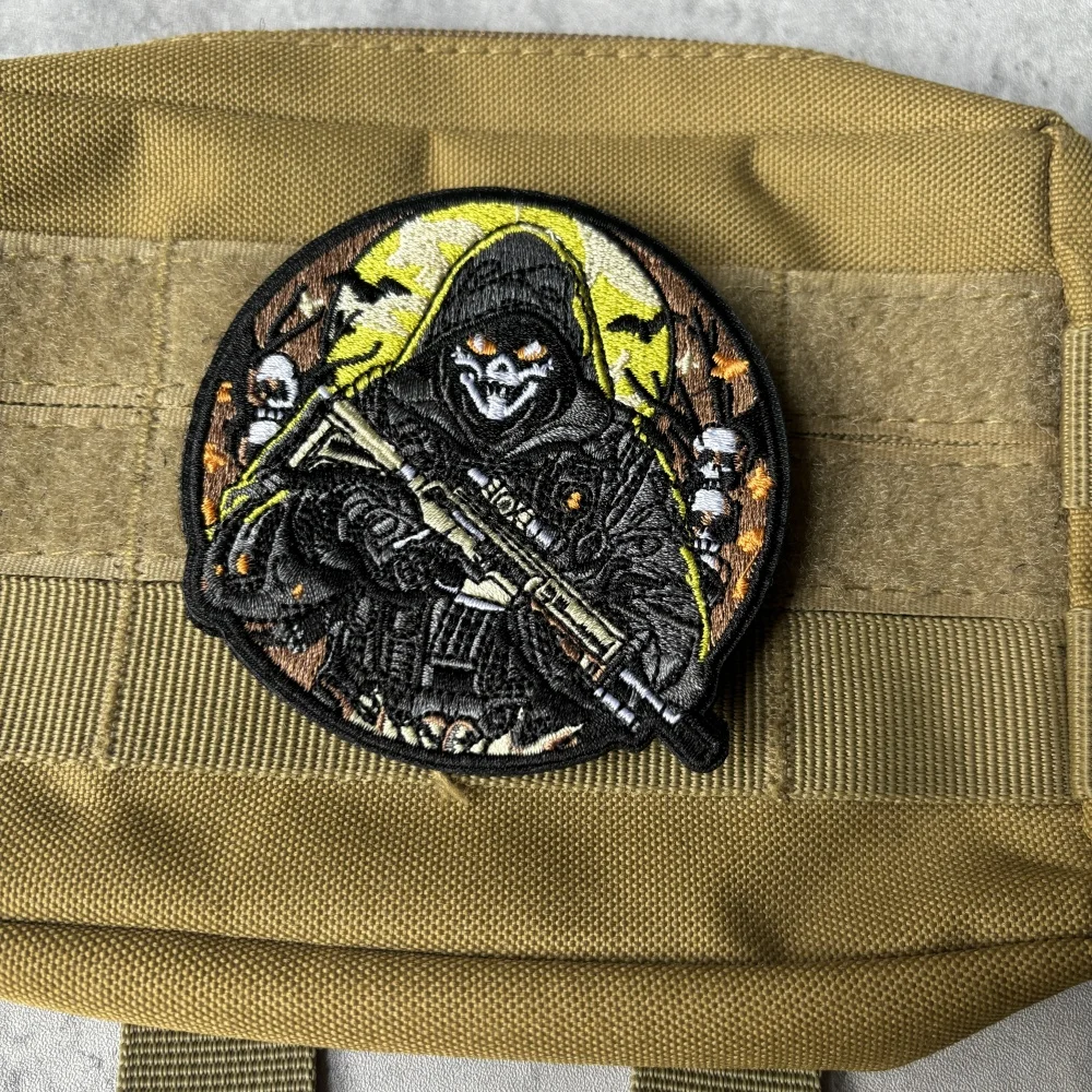 Parche de insignia de moral de Reaper, brazalete bordado con calavera militar táctica, parche de gancho y bucle, pegatinas para mochila - imagen 3