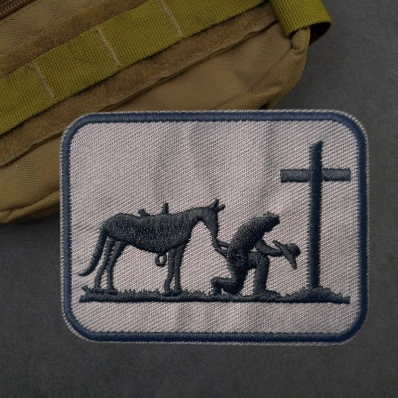 Parche Bordado con Diseño de Vaquero Orando, Parche Táctico con Velcro, Insignia de Moral, Adhesivo Decorativo para Mochila, Parches para Ropa - imagen 4