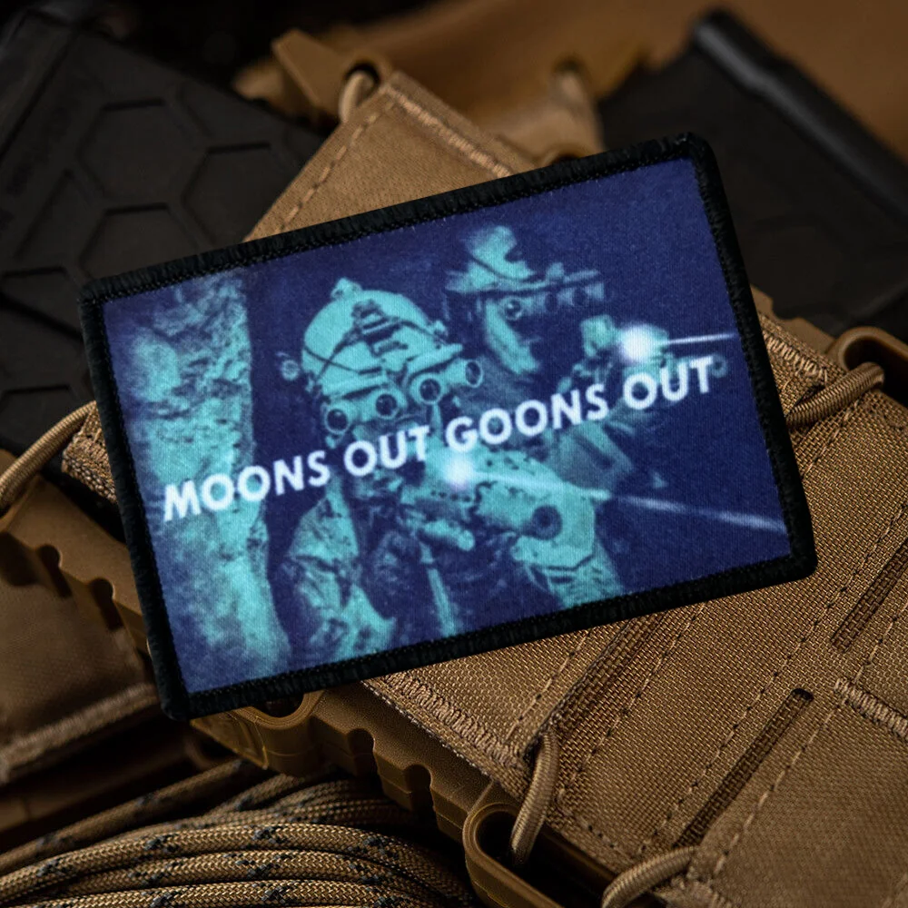 Parche táctico Moons Out Goons Out NVG con estampado de visión nocturna, emblema de gancho y bucle, insignia de moral militar, brazalete, pegatina para mochila Chevron - imagen 2
