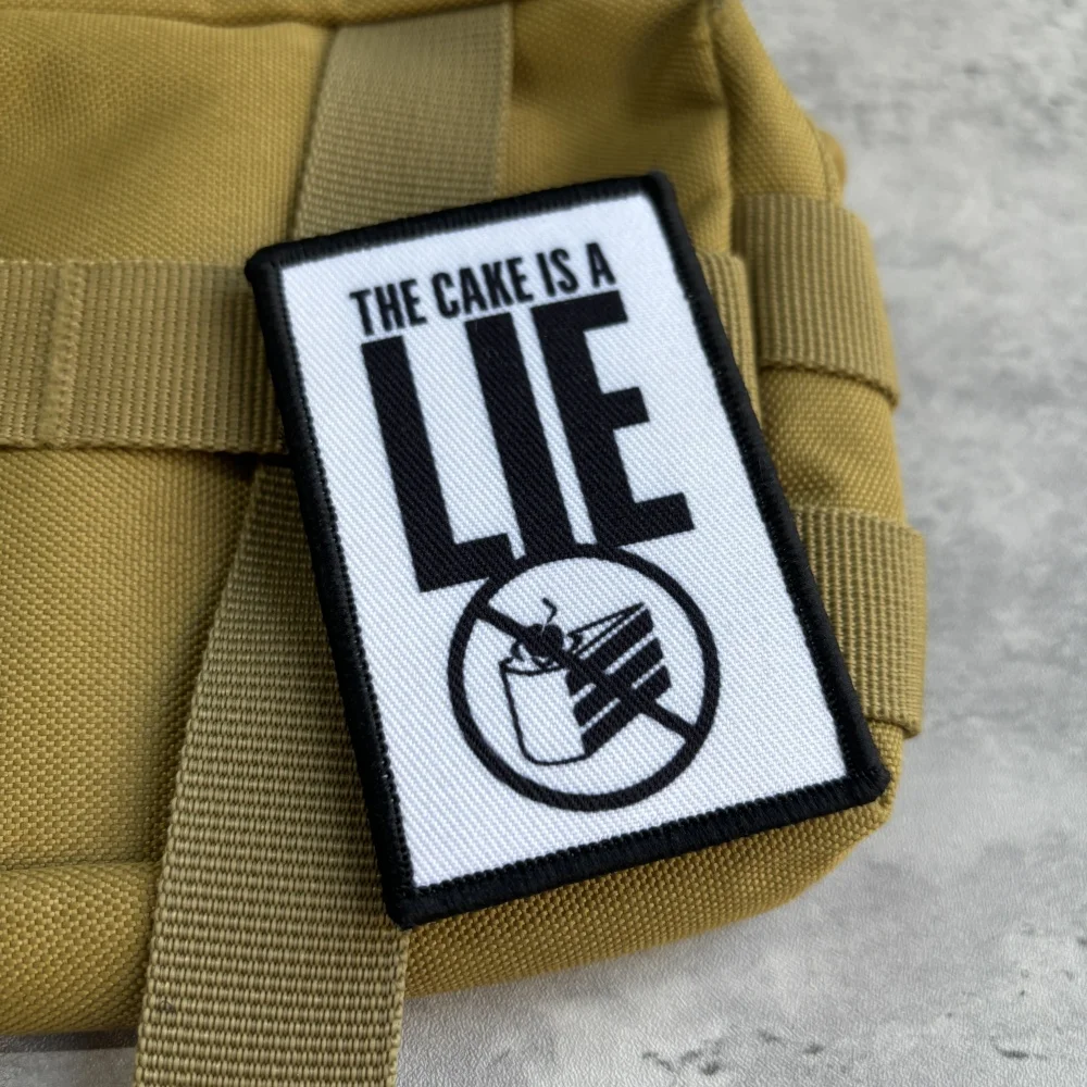Portal The Cake Is A Lie Morale Tactische Patch Gedrukt Klittenbandembleem Chevron Militaire Badge Armband Kleding Rugzak Stickers - imagen 5