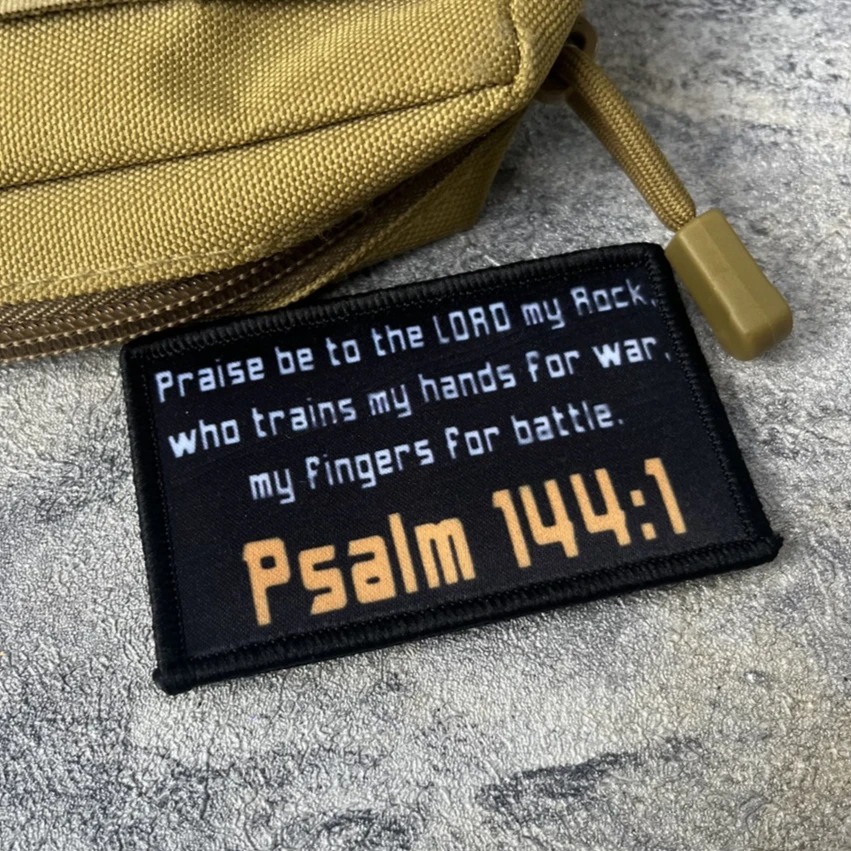 Salmo 144:1 insignia de moral parche gancho y bucle escritura de la Biblia cristiana mochila táctica al aire libre sombrero accesorios pegatinas - imagen 4