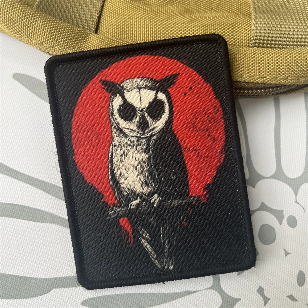 Parche de gancho y bucle con estampado de búho bajo la sangre y la luna, insignia de moral táctica, pegatina decorativa para mochila militar - imagen 2