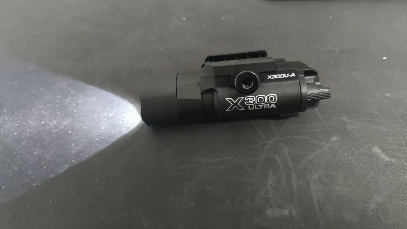 Linterna táctica X300 para pistola con luz LED estroboscópica