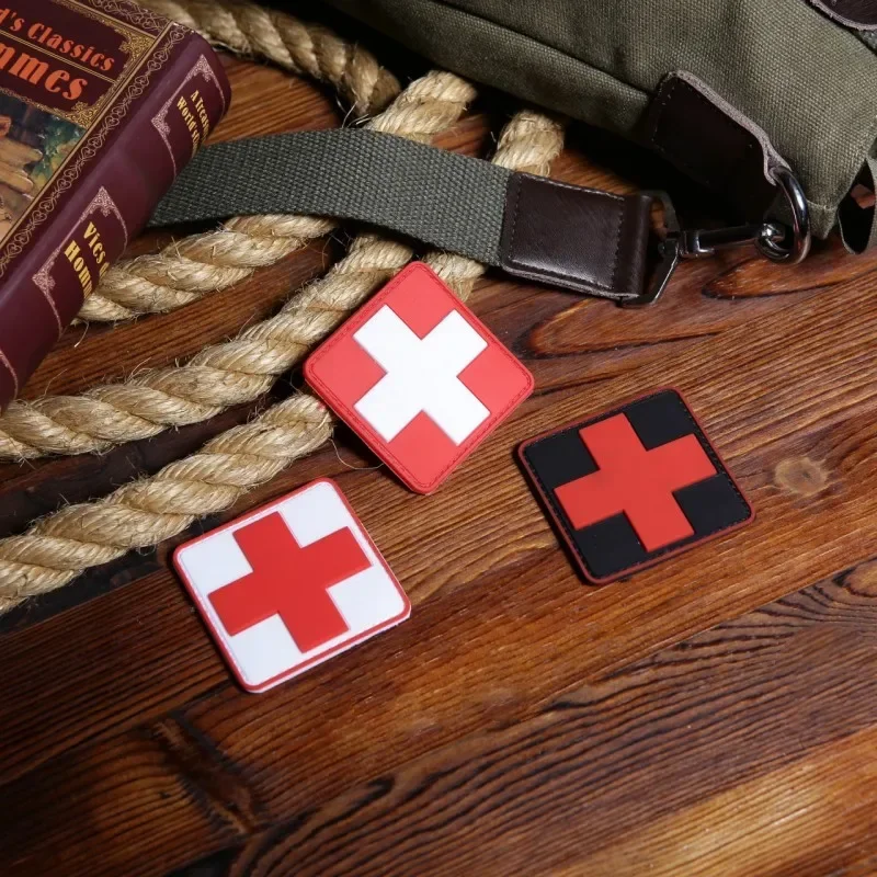Parches médicos de PVC con gancho y bucle para ropa, insignia de moral de rescate táctico, brazalete militar, pegatinas decorativas para mochila - imagen 3