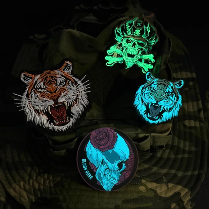 Parches luminosos UV de calavera de capitán de la muerte, brazalete táctico para ropa, mochila, chaleco, decoración - imagen 4