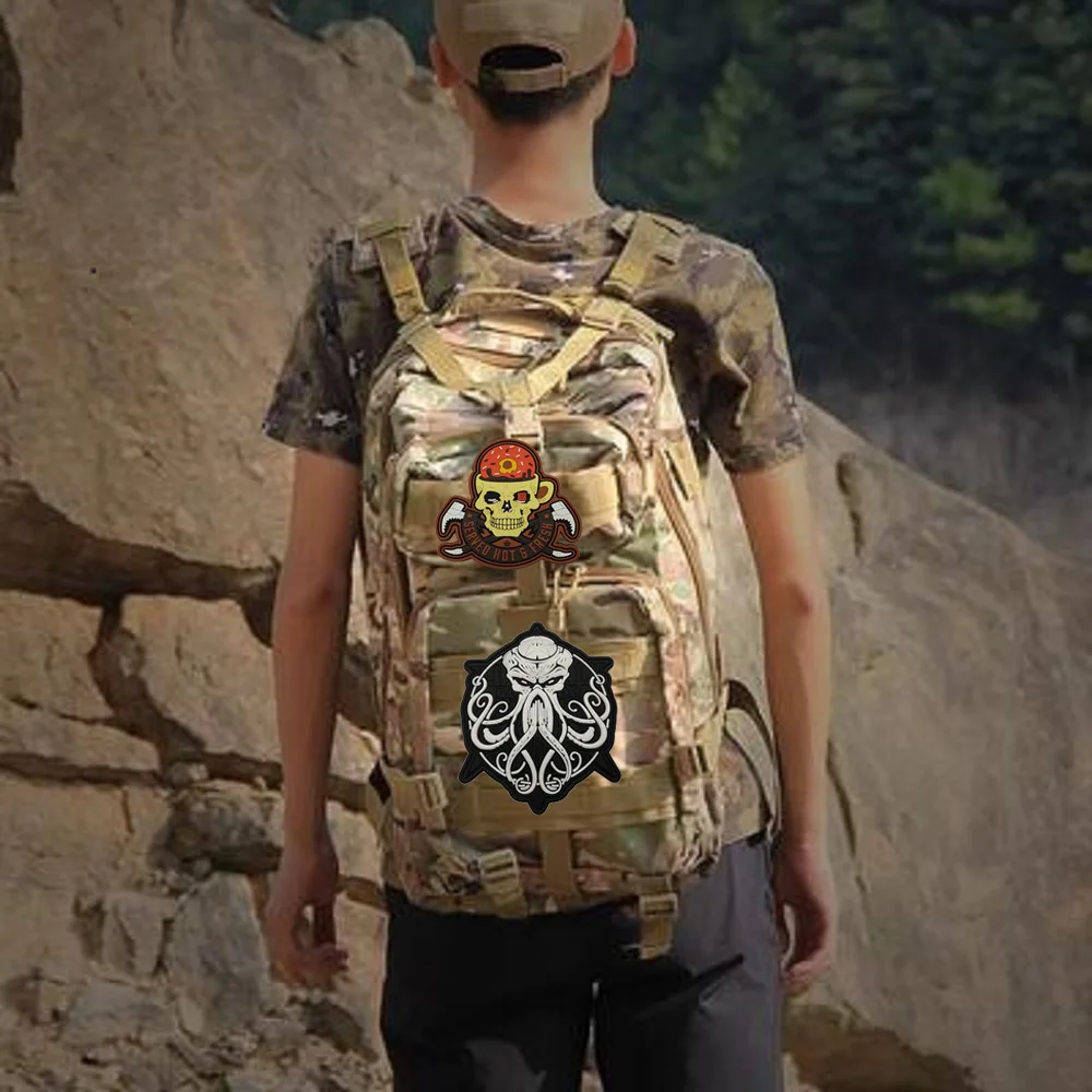 Juego de Anime alrededor del brazalete, Parche de pulpo, resistente al agua, PVC, mochila de pez triposado con parches de gancho y bucle para ropa - imagen 3