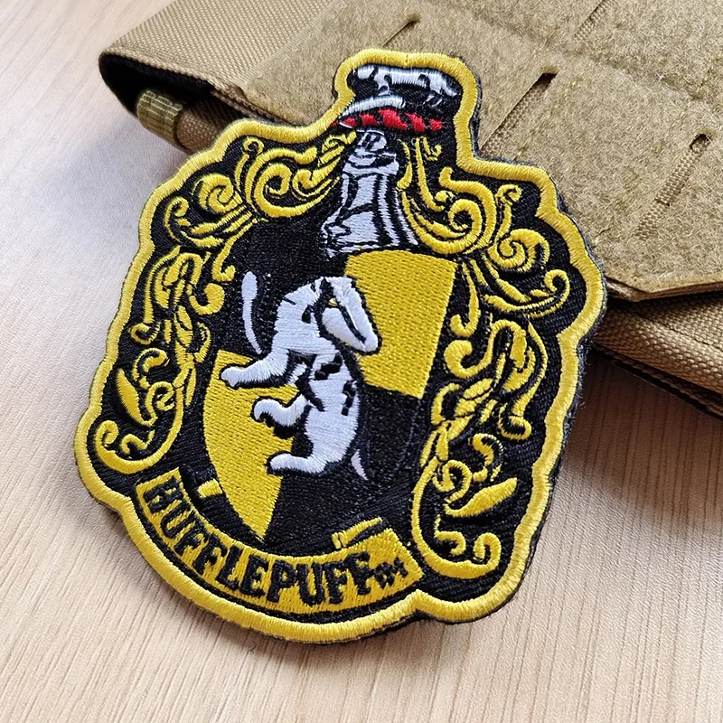 Parches de gancho y bucle de León, tejón, águila y serpiente, cuatro emblemas de la Universidad Mayor, parches bordados, mochila táctica, emblema adhesivo termoadhesivo - imagen 3