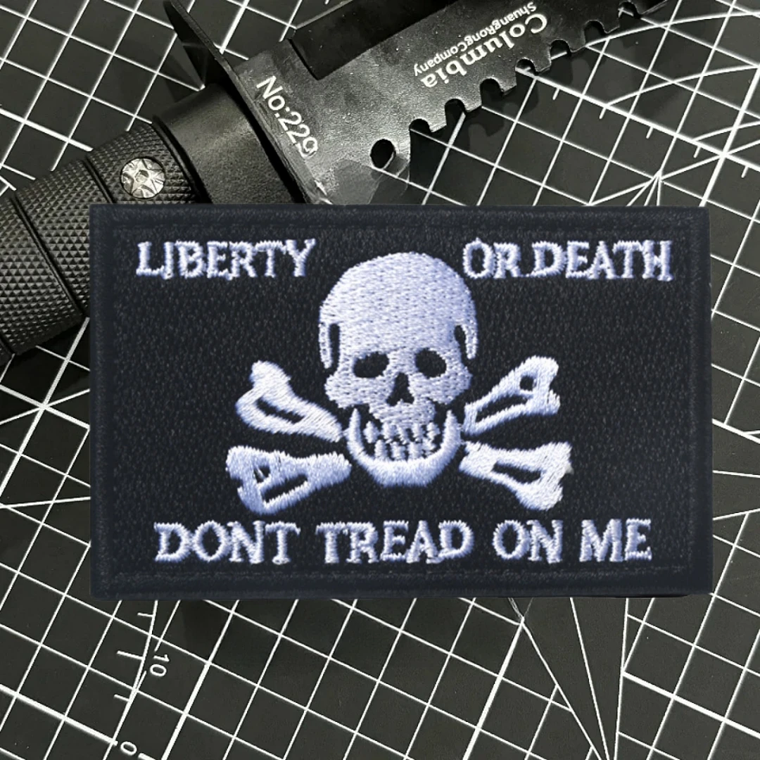 LIBERTY OR MORATH DONT TREAD ON ME parche de insignia de moral bordado brazalete táctico gancho y bucle pegatinas de mochila militar - imagen 4