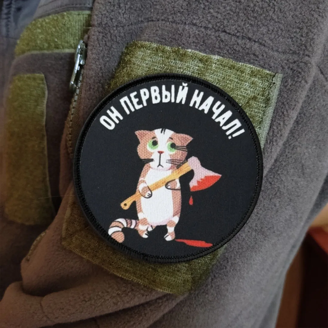 Parche táctico de gato sosteniendo un hacha, parches divertidos de gancho y bucle, insignia de moral militar, brazalete del ejército, pegatinas para mochila