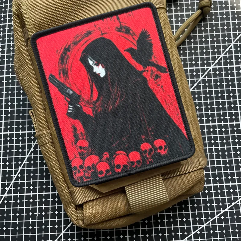Parche de insignia de moral táctica de chica bruja de Anime, parches de gancho y bucle con estampado de calavera de cuervo, brazalete militar, ropa, pegatinas para mochila - imagen 5