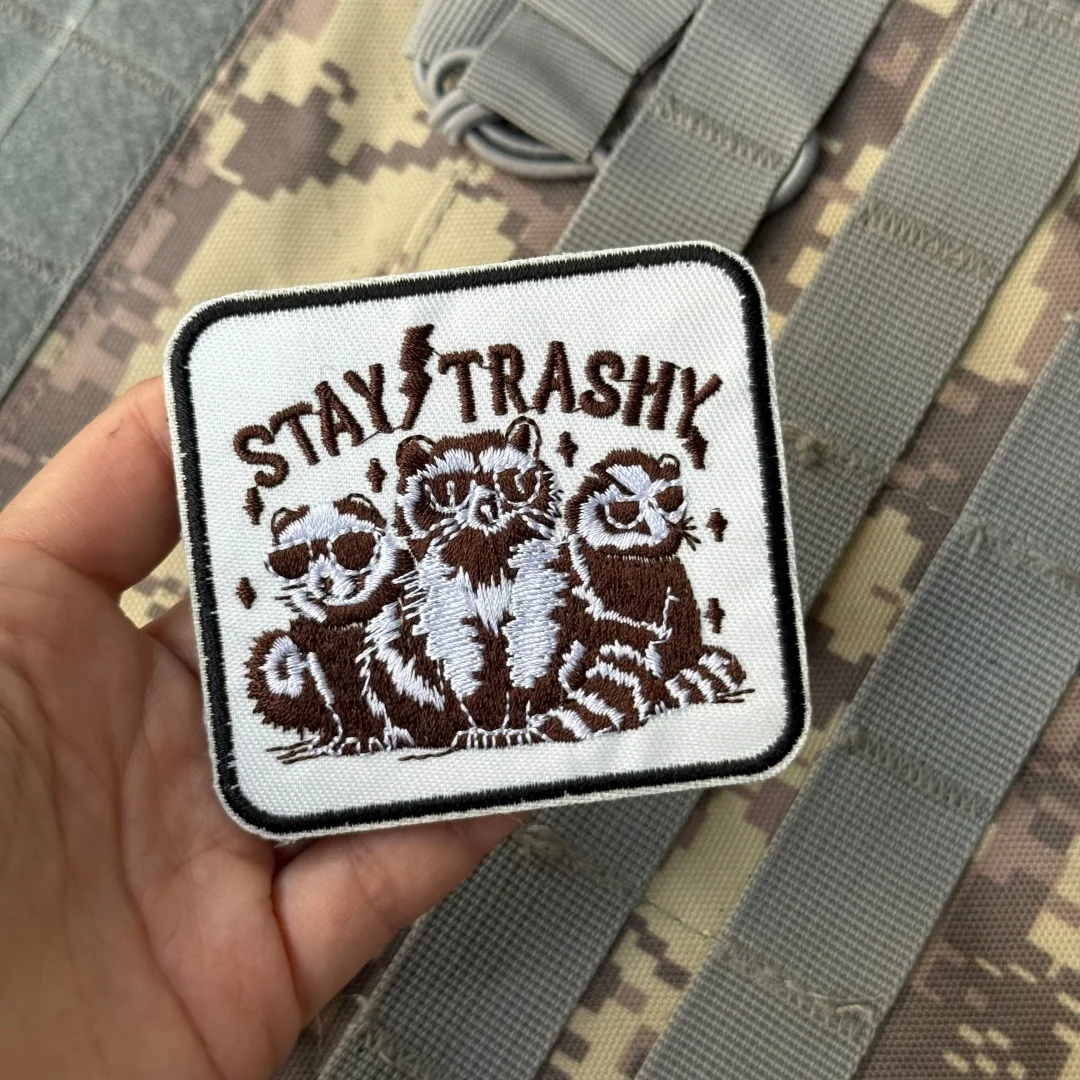Parches bordados del equipo del escuadrón de Racoon Opossums "Stay Trashy", insignia de moral táctica del ejército, parches para ropa, pegatina militar - imagen 3