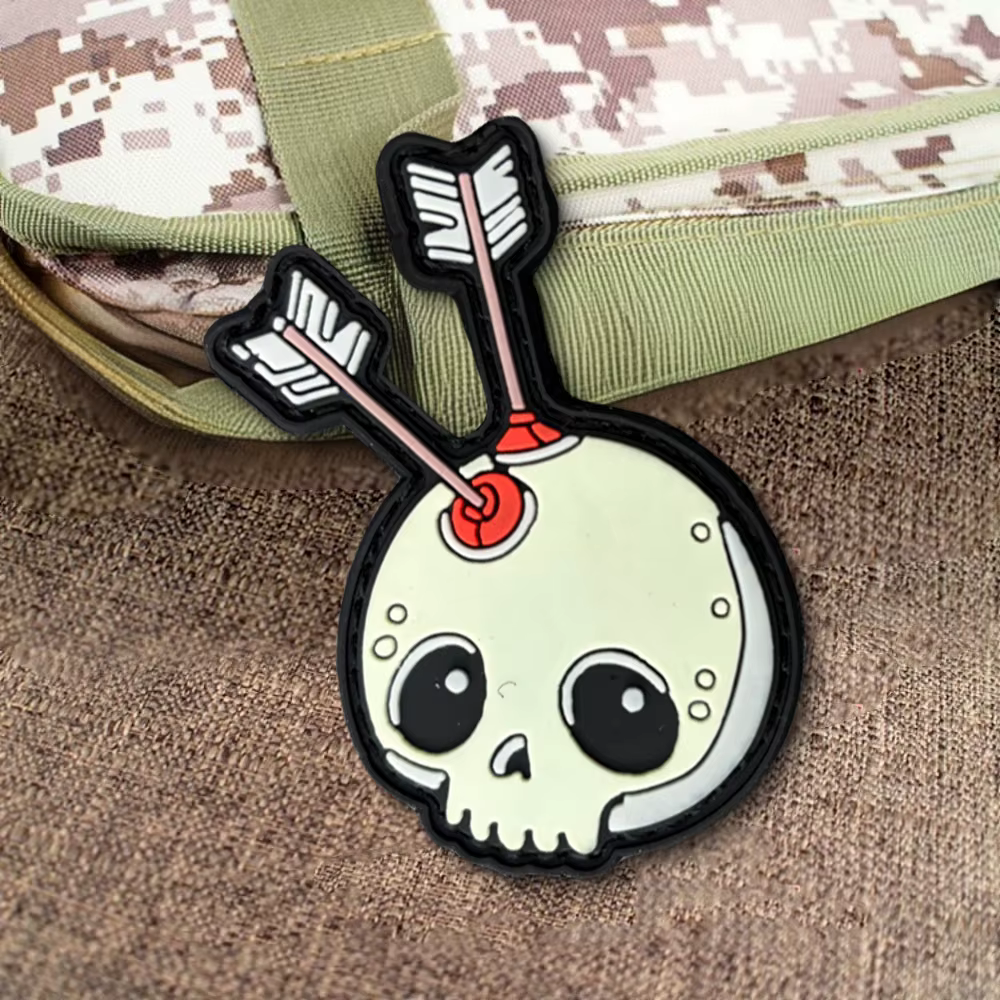 Parche táctico calavera y flecha PVC con velcro para mochila - imagen 4