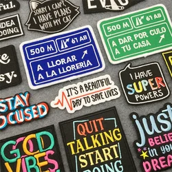 Parche bordado con eslogan de letras blancas y negras para ropa, insignia de planchado, etiquetas adhesivas para chaqueta, rayas, apliques de letras