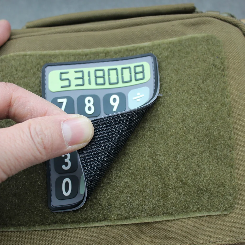 Calculadora parche de PVC brazalete táctico goma suave para ropa casco bolsa decoración - imagen 4