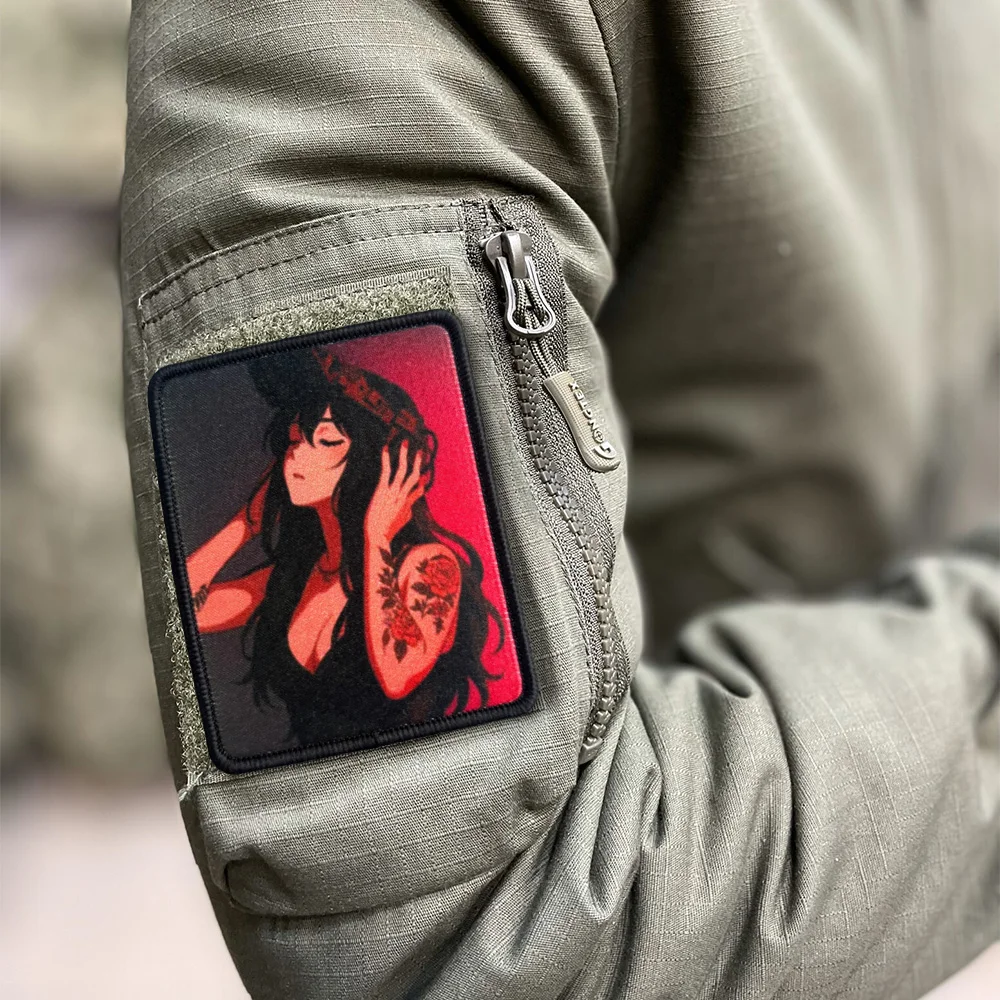 La chica que escucha la música parches tácticos Anime gancho y bucle sujetador insignia de moral militar brazalete mochila pegatinas