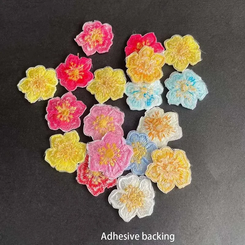 10 unidades/2,5 CM apliques florales parches para planchar, Mini parche bordado de flores de tela termocollant para ropa, chaqueta, pegatina de reparación - imagen 4