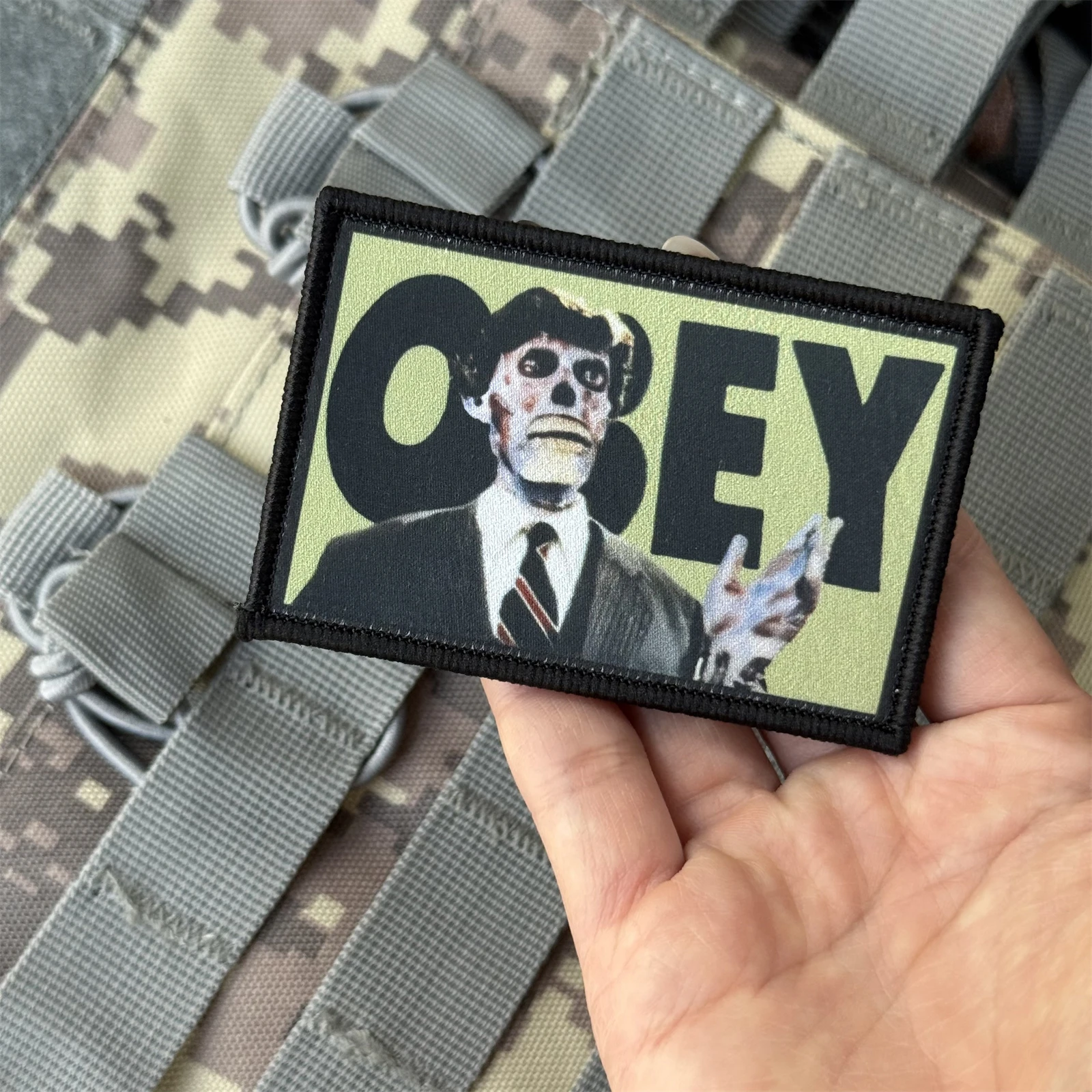 They Live "OBEY" divertido insignia de moral parche emblema militar brazalete táctico gancho y bucle ropa mochila accesorios pegatinas - imagen 3