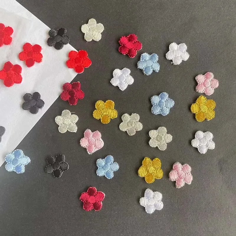 8 Uds/1,5*1,5 CM Mini apliques de flores de tela pegatinas para ropa, pequeña flor de ciruelo bordado hierro en parches decoración para ropa - imagen 2