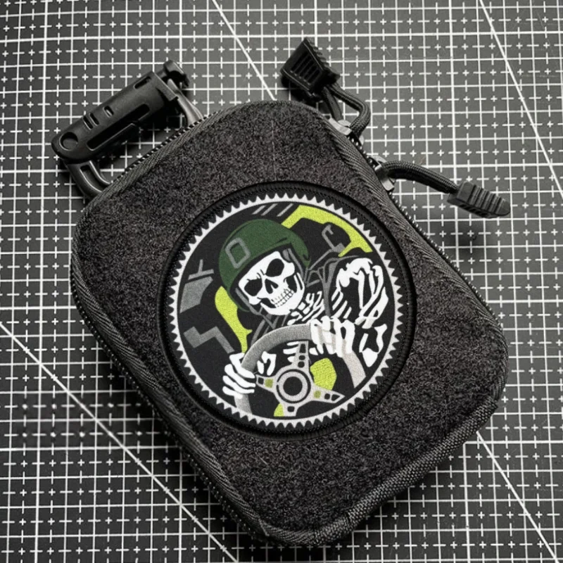 Parche de "conducción de casco", insignia de moral táctica, impresión de gancho y bucle, mochila, accesorios de decoración de ropa, pegatinas, brazalete - imagen 3