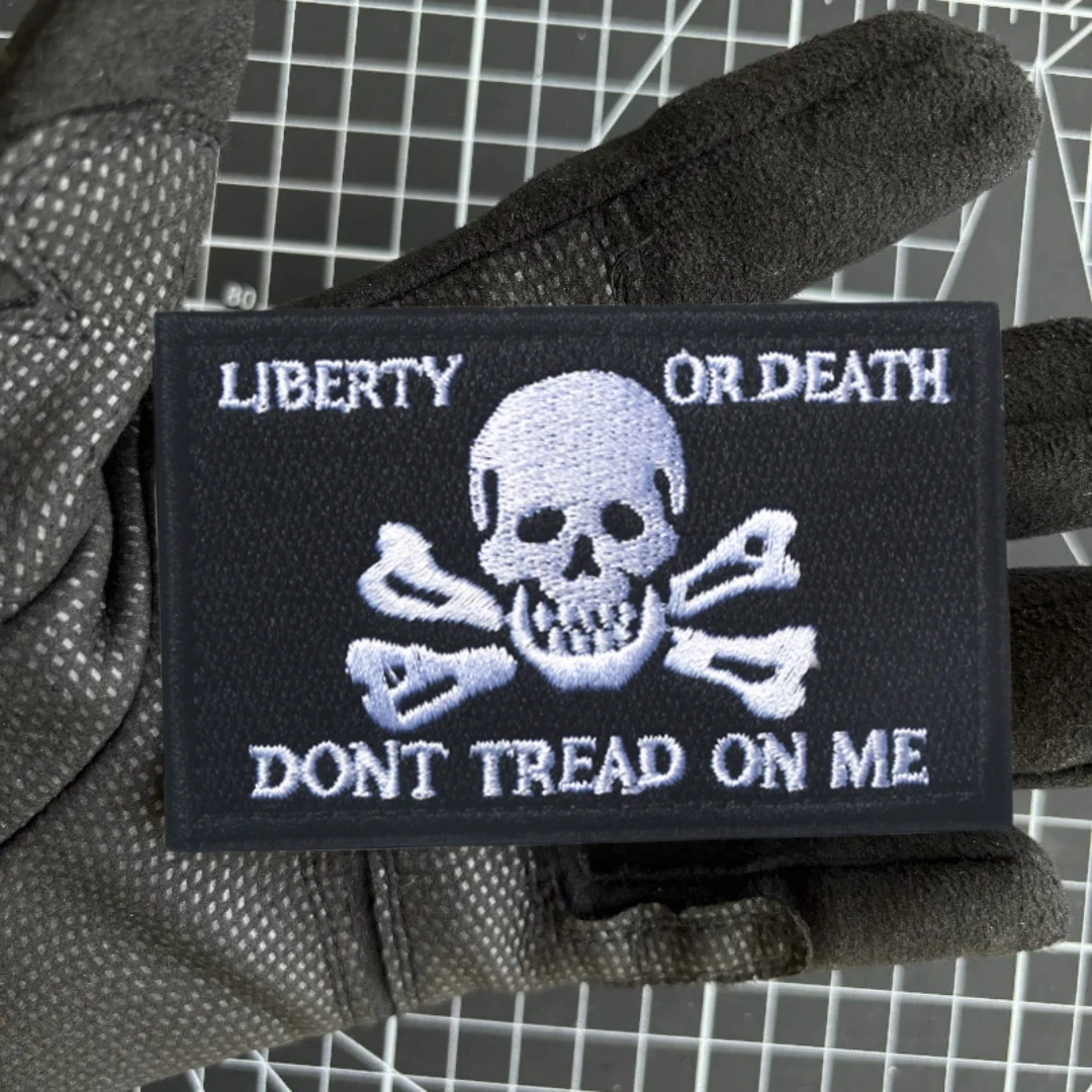 LIBERTY OR MORATH DONT TREAD ON ME parche de insignia de moral bordado brazalete táctico gancho y bucle pegatinas de mochila militar - imagen 3