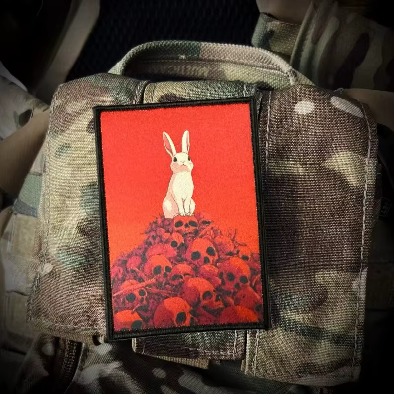 Parche táctico conejo esqueleto – Insignia de moral militar - imagen 2