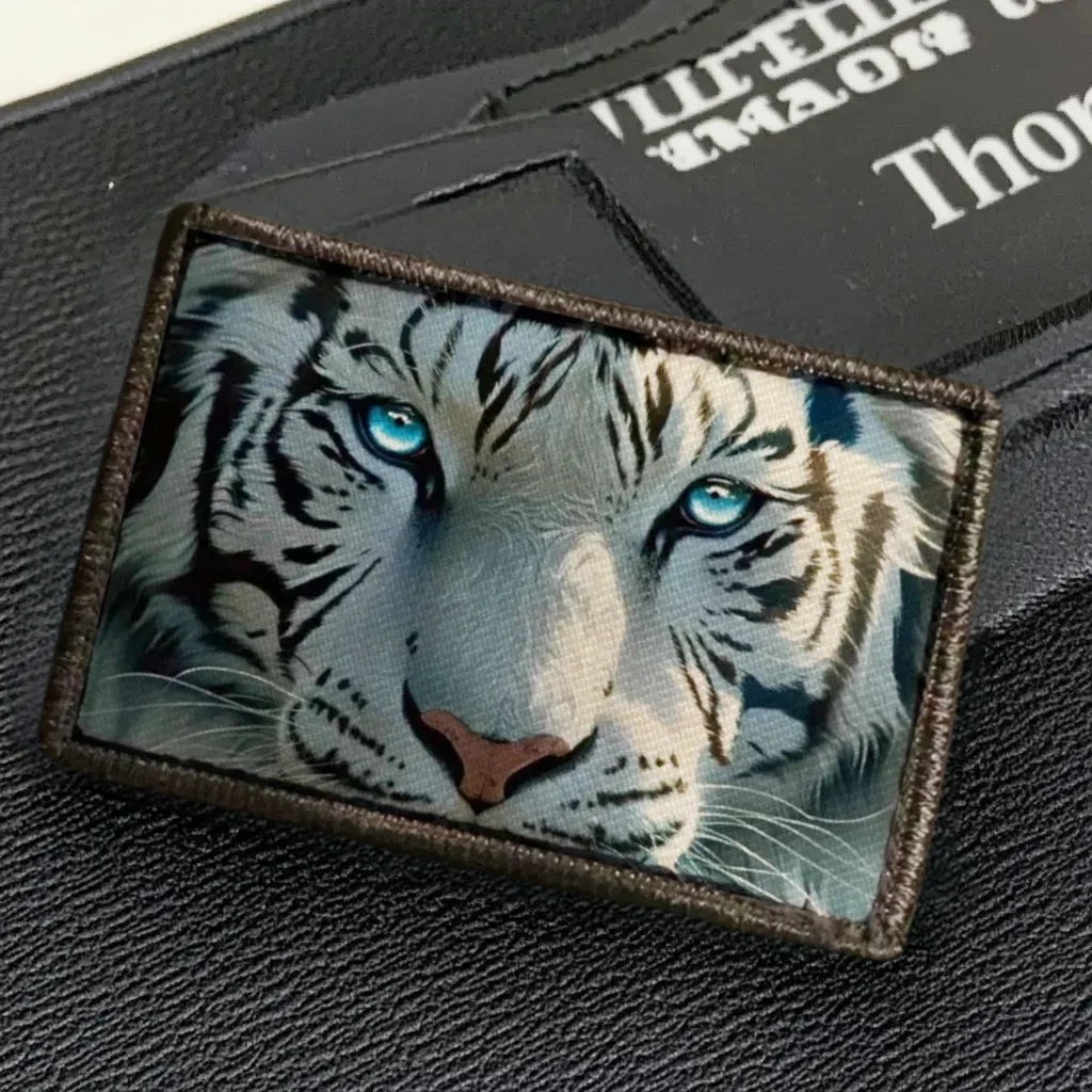 Parches tácticos con gancho y bucle con estampado de ojo de tigre, insignia de moral Animal, brazalete, insignia militar, mochila, sombrero, accesorios, pegatinas