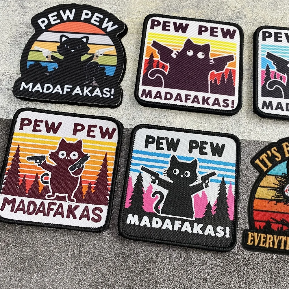 PEW PEW Madafakas pistola insignia de moral táctica parche gato negro es brazalete fino parches de tela divertido gancho y bucle mochila emblemas - imagen 2