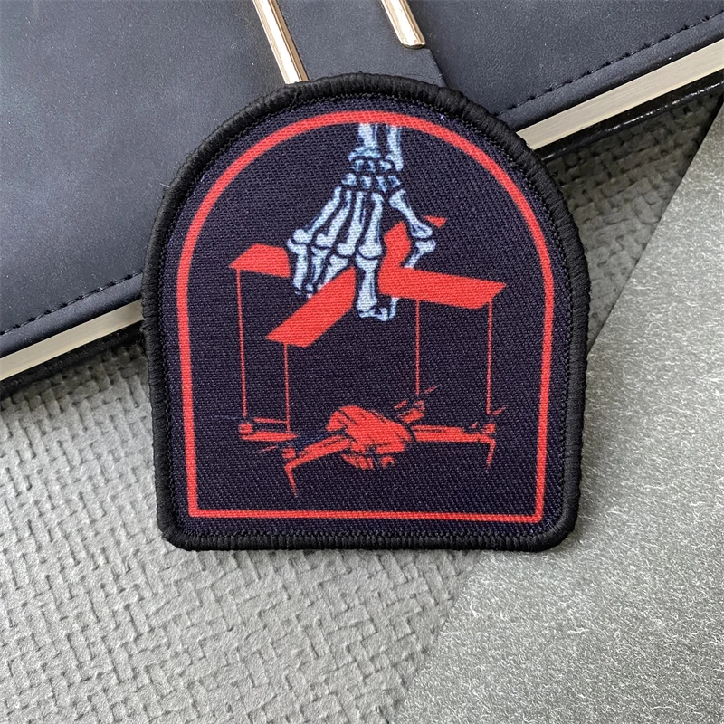 Esqueleto dedo sosteniendo Drone moral insignia parche brazalete táctico gancho militar y bucle ropa mochila pegatinas de impresión - imagen 5
