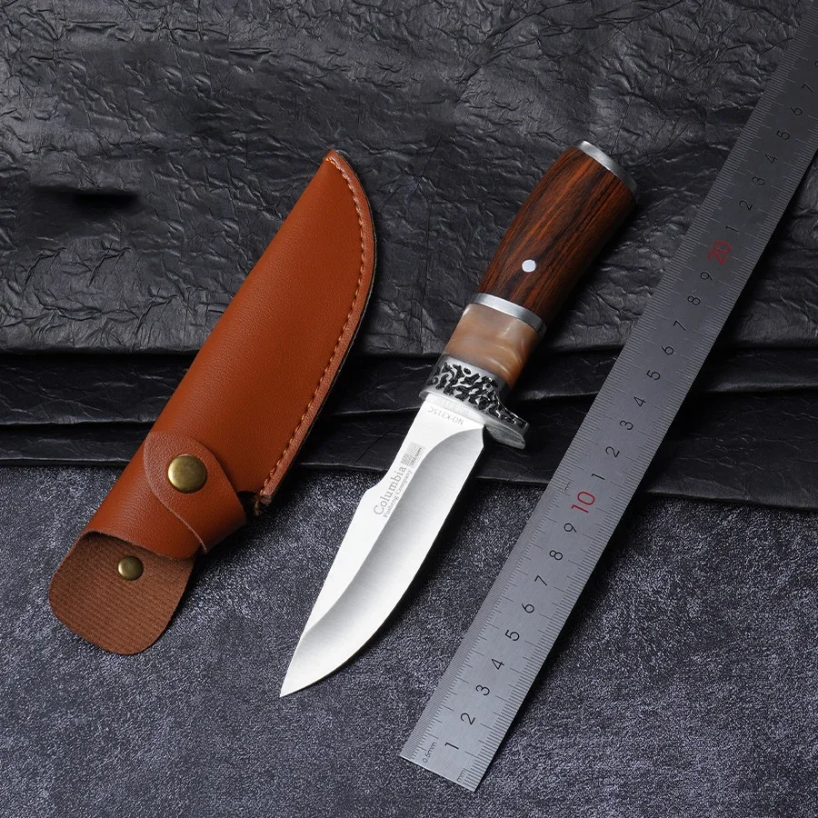 Cuchillo con funda puesta