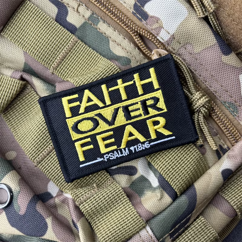 Parche táctico bordado Faith Over Fear insignia gancho y bucle moral - imagen 5