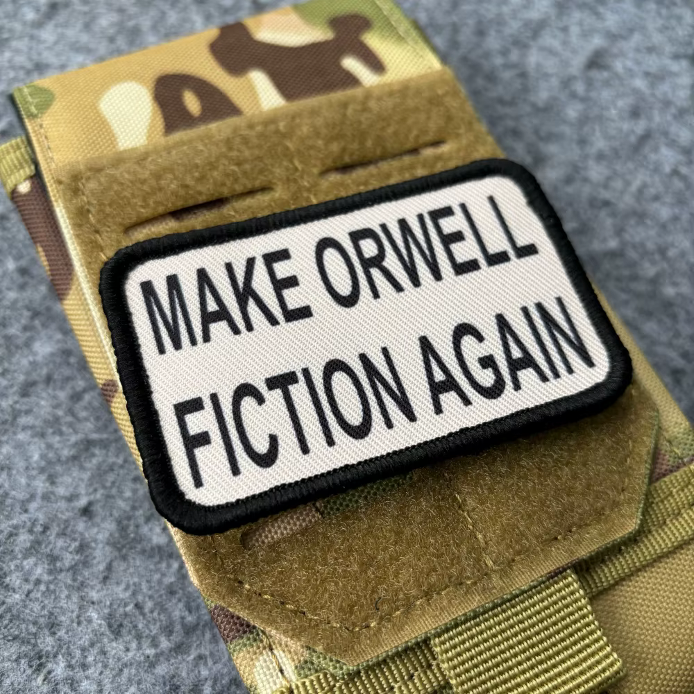 Parche táctico velcro Orwell – Emblema moral para ropa o mochila - imagen 4