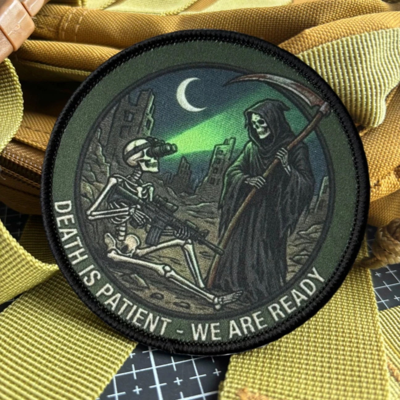 Parche táctico moral Death Is Patient We Are Ready de gancho y bucle