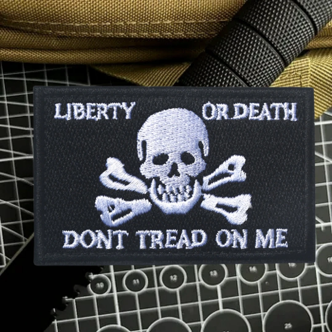 LIBERTY OR MORATH DONT TREAD ON ME parche de insignia de moral bordado brazalete táctico gancho y bucle pegatinas de mochila militar