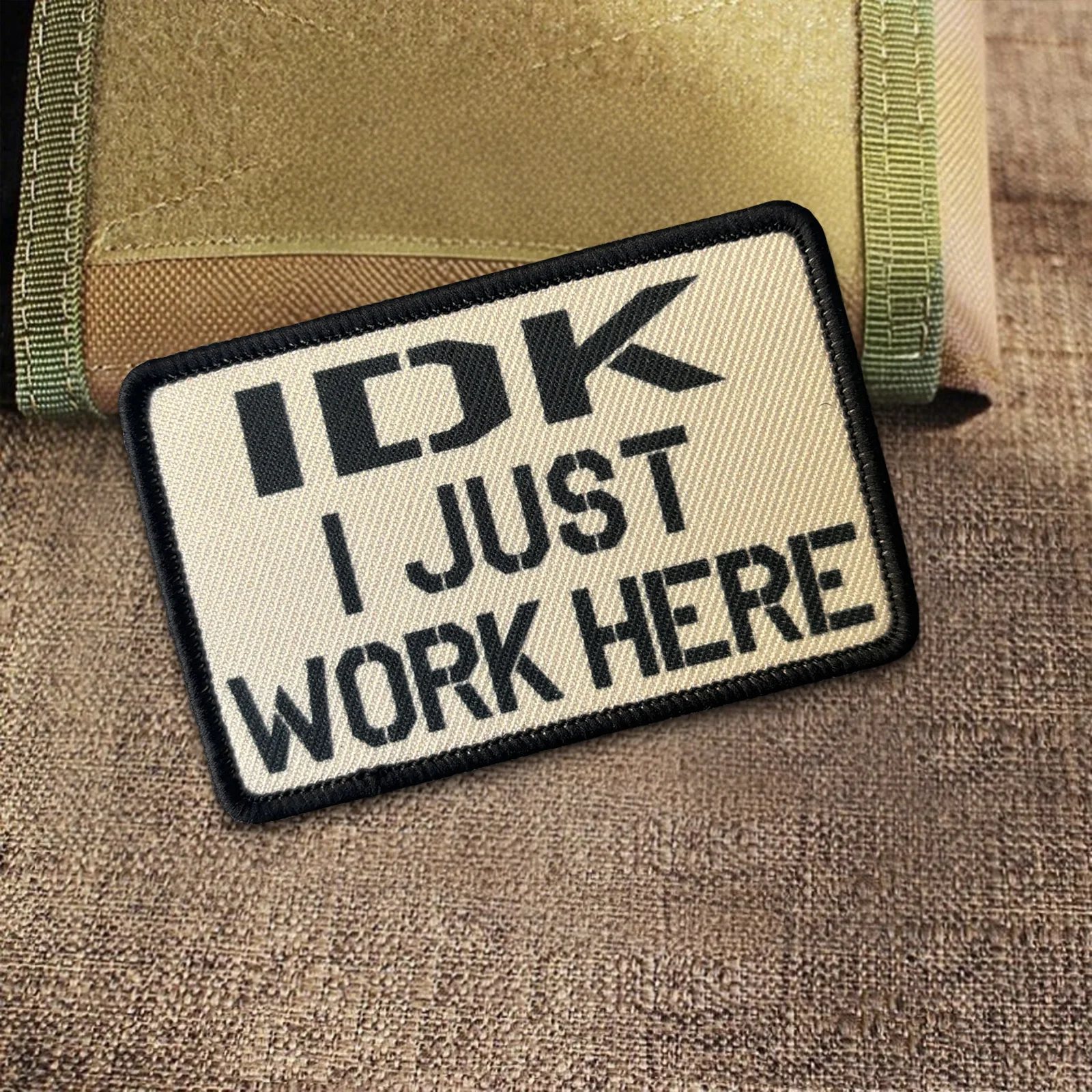 Parche táctico Idk I Just Work Here Tan Morale – insignia militar - imagen 4