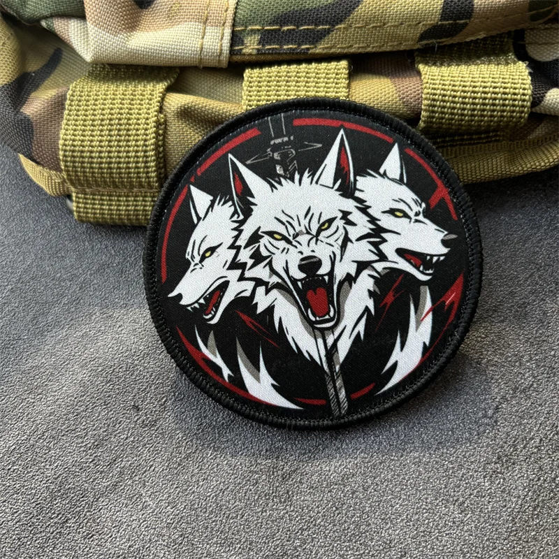 Parche táctico tres cabezas de lobo – Insignia moral militar - imagen 2