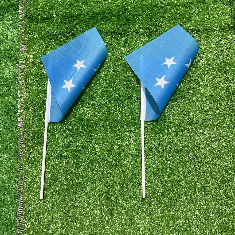 Bandera del cielo bandera de Micronesia bandera de mano 10/20/50/100pcs 21*14cm bandera de Micronesia ondea a mano con poste de plástico para la decoración de la actividad deportiva - imagen 4