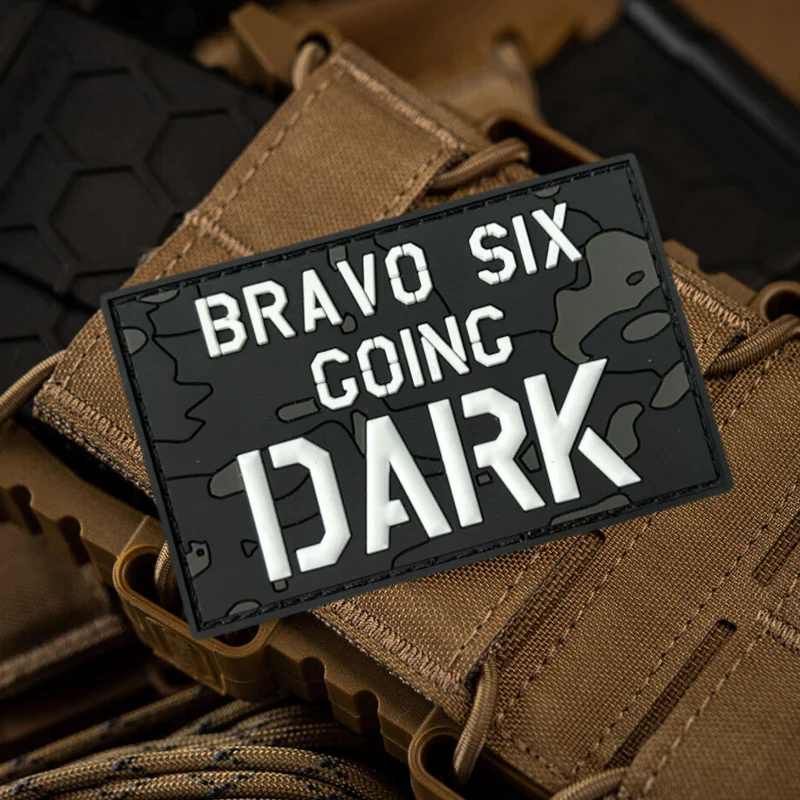 Bravo SIX Going Dark PVC parche luminoso parches de gancho y bucle brazalete militar insignia de moral mochila táctica pegatinas emblema - imagen 3