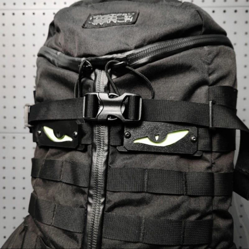 1 par de hebillas de tira luminosas de ojo de diablo que brillan en la oscuridad, mochila Molle de plástico para exteriores, chaleco táctico, decoración DIY - imagen 4