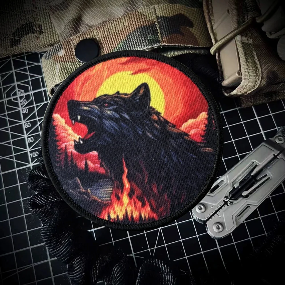 Parche táctico de lobo flameado, gancho y bucle con estampado divertido, insignia de moral militar, brazalete, pegatinas para mochila Chevron - imagen 2