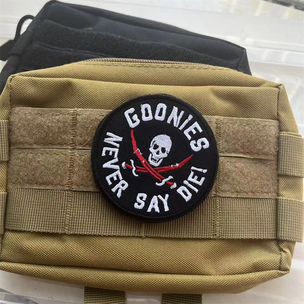 Goonies Never Say Die, insignia de moral, parche táctico con calavera pirata, mochila militar, parches de gancho y bucle bordados, pegatina impresa - imagen 5