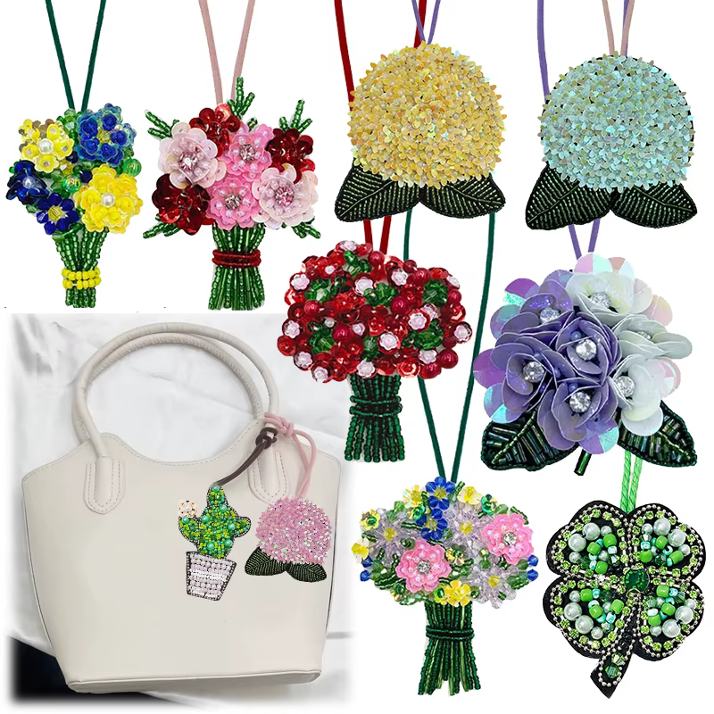 Parche colgante con cuentas y flores hortensia – Llavero bohemio para bolso