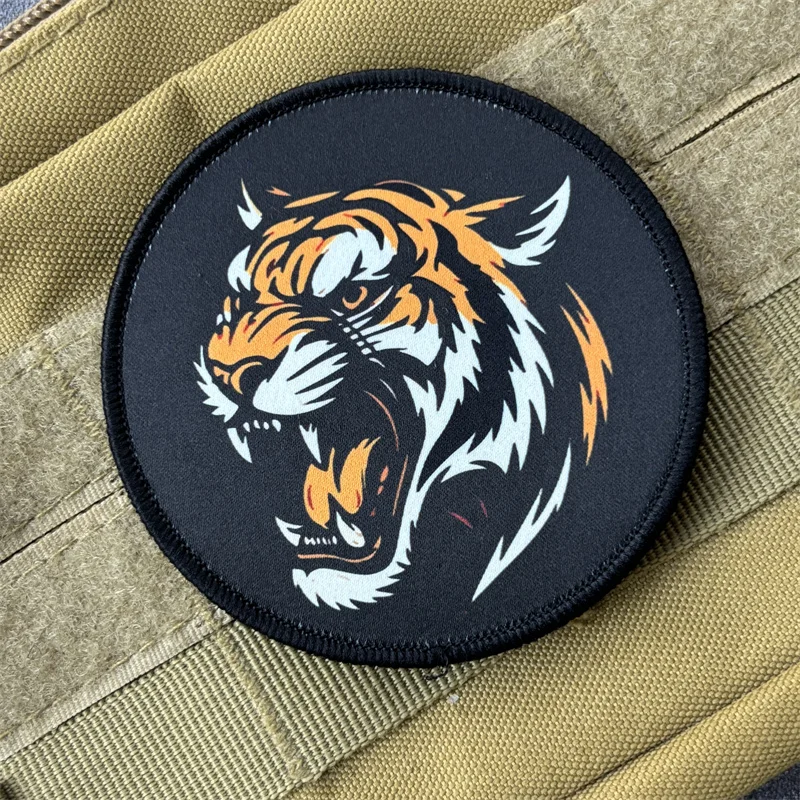 Parche para brazalete con estampado de tigre para ropa, insignia de moral táctica, parche militar con gancho, pegatina para mochila - imagen 2