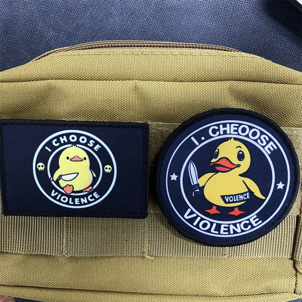 Parche de gancho y bucle bordado de pato amarillo enojado, insignia de PVC de la VIOLENCE, pegatina para mochila táctica redonda de pato de dibujos animados - imagen 2