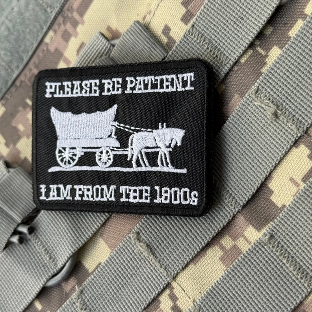 Parche de insignia de moral "Por favor, Be Patient, Im From The 1900", gancho y bucle bordados tácticos personalizados militares para pegatinas de mochila - imagen 4