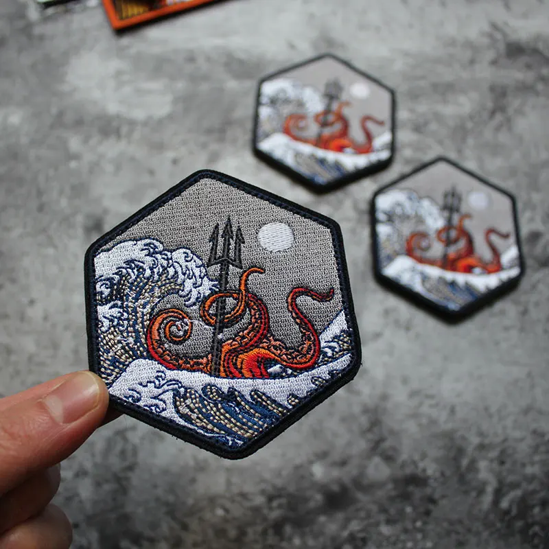 Parche bordado Hexagonal táctico, diseño de pulpo Tridente de monstruo marino de onda grande con paisaje de amanecer Kanagawa para decoración de bolso - imagen 4